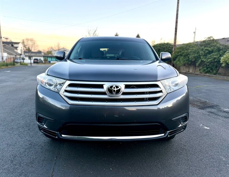 Used 2013 Toyota Highlander 4WD w/ Cold Weather Pkg image 3