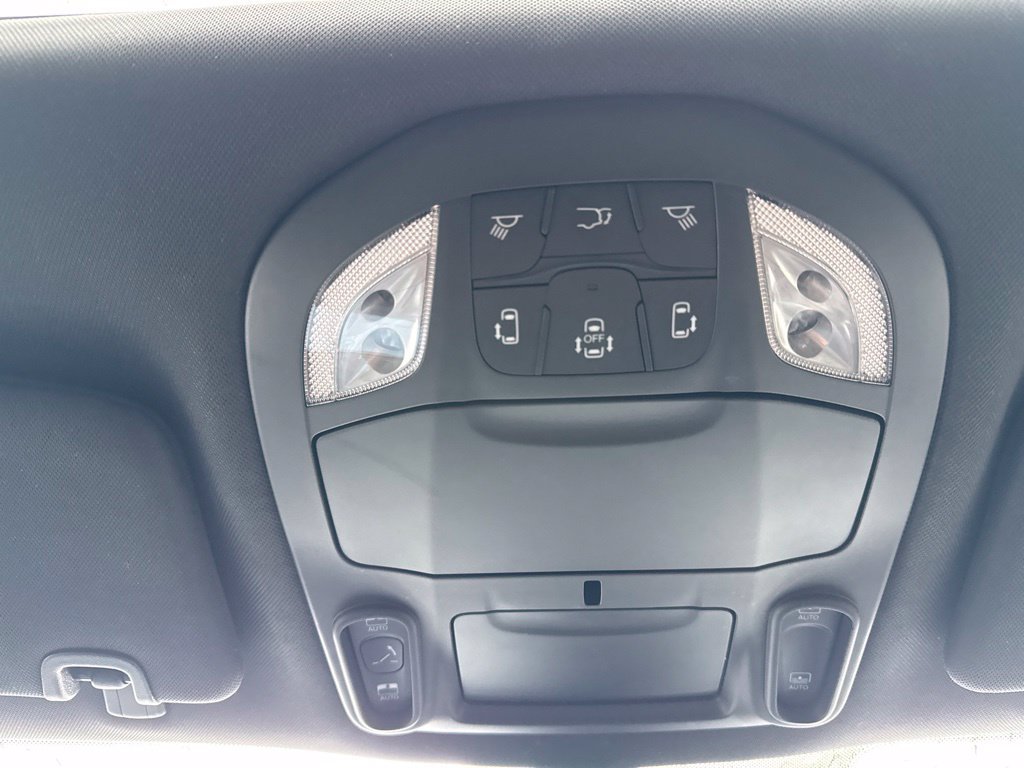 Used 2025 Chrysler Pacifica Limited FWD image 38