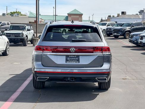 Used 2024 Volkswagen Atlas SE image 3