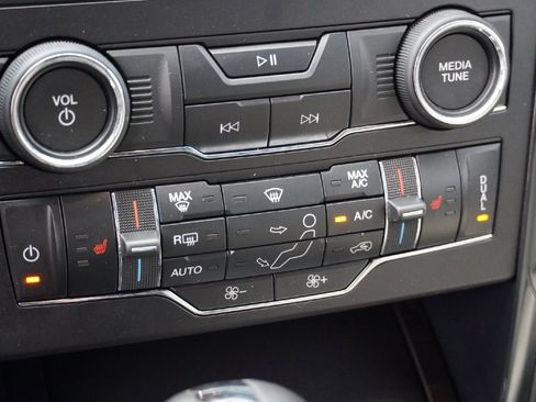 Used 2019 Ford Explorer XLT w/ Equipment Group 202A image 14