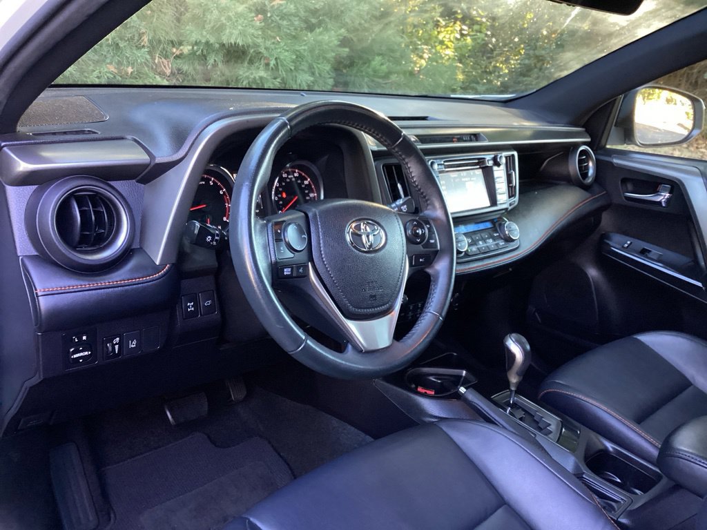 Used 2017 Toyota RAV4 SE w/ Power Extra Value Package AWD/4WD image 12