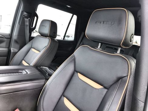Used 2024 GMC Yukon AT4 w/ Technology Package AWD/4WD image 11