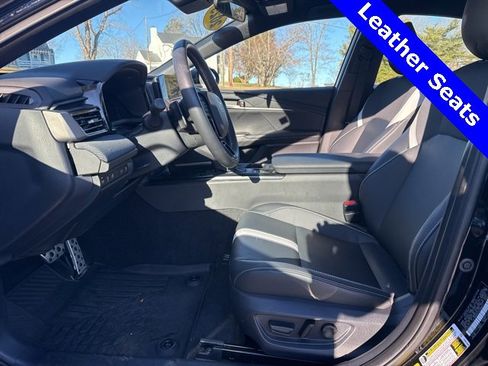 Used 2025 Toyota Camry SE image 7