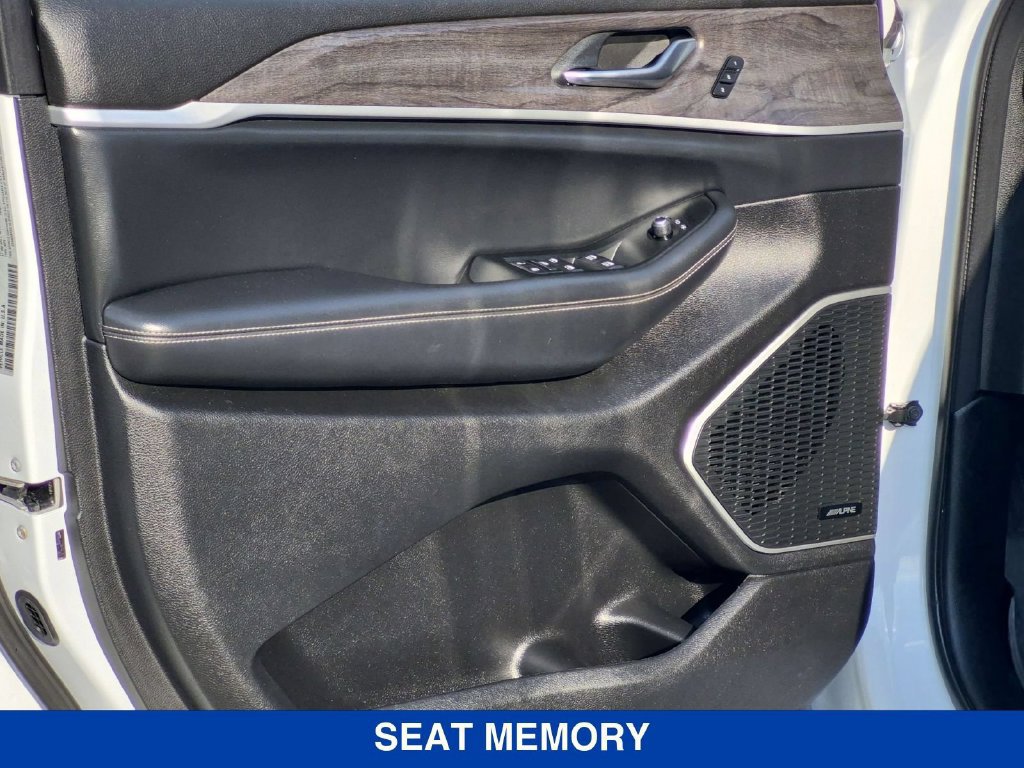 Used 2021 Jeep Grand Cherokee L Limited AWD/4WD image 11