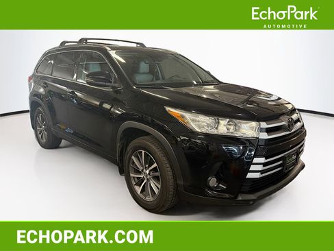 Used 2017 Toyota Highlander XLE AWD/4WD image 1