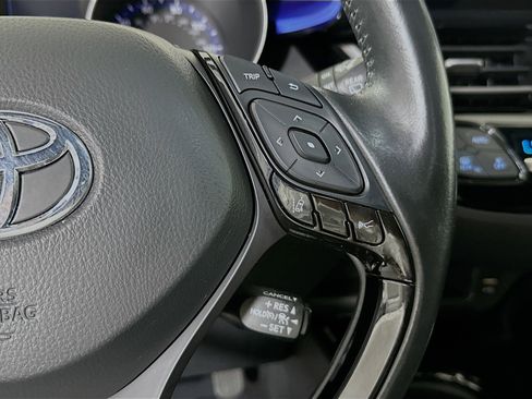 Used 2021 Toyota C-HR XLE image 17