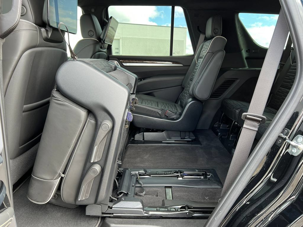 Certified 2025 Cadillac Escalade Sport Platinum w/ LPO, Floor Liner Package AWD/4WD image 7