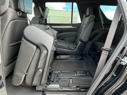Certified 2025 Cadillac Escalade Sport Platinum w/ LPO, Floor Liner Package AWD/4WD image 7