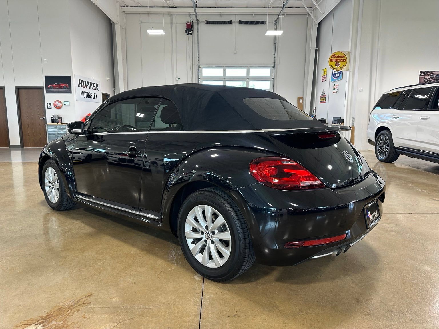 Used 2018 Volkswagen Beetle 2.0T SE FWD image 6