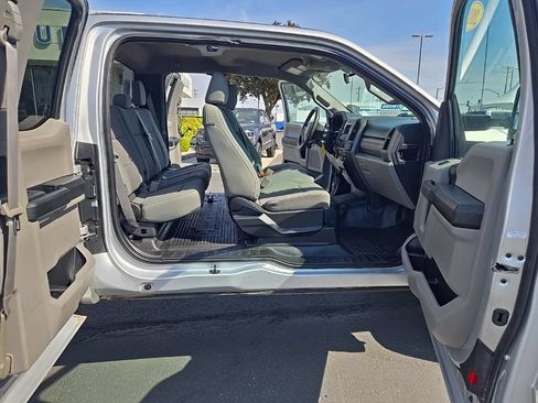 Used 2018 Ford F250 XL w/ Power Equipment Group AWD/4WD image 17