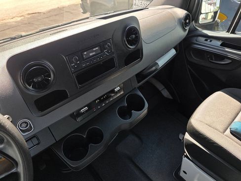 Used 2021 Mercedes-Benz Sprinter 2500 image 17