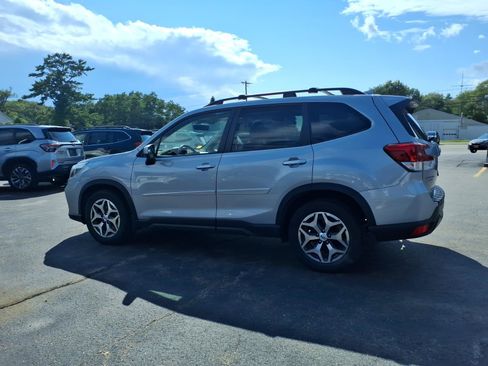 Used 2021 Subaru Forester Premium AWD/4WD image 5