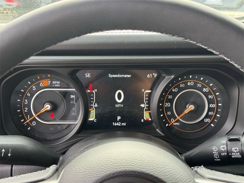 Used 2025 Jeep Wrangler Unlimited Rubicon image 26