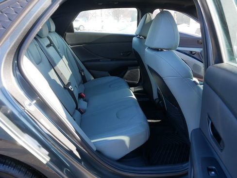 Used 2024 Hyundai Elantra Limited image 18