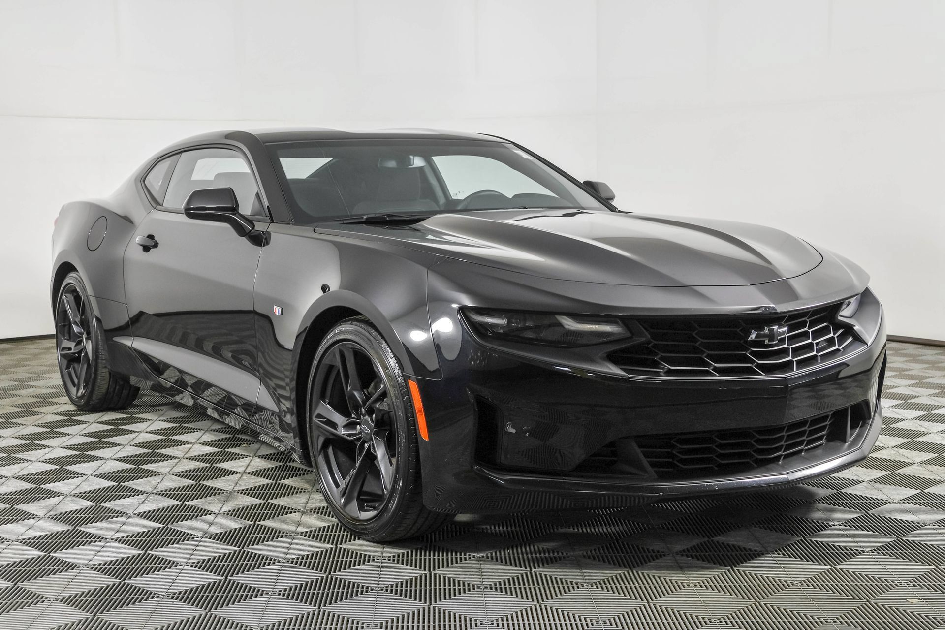 Used 2023 Chevrolet Camaro LT RWD image 10