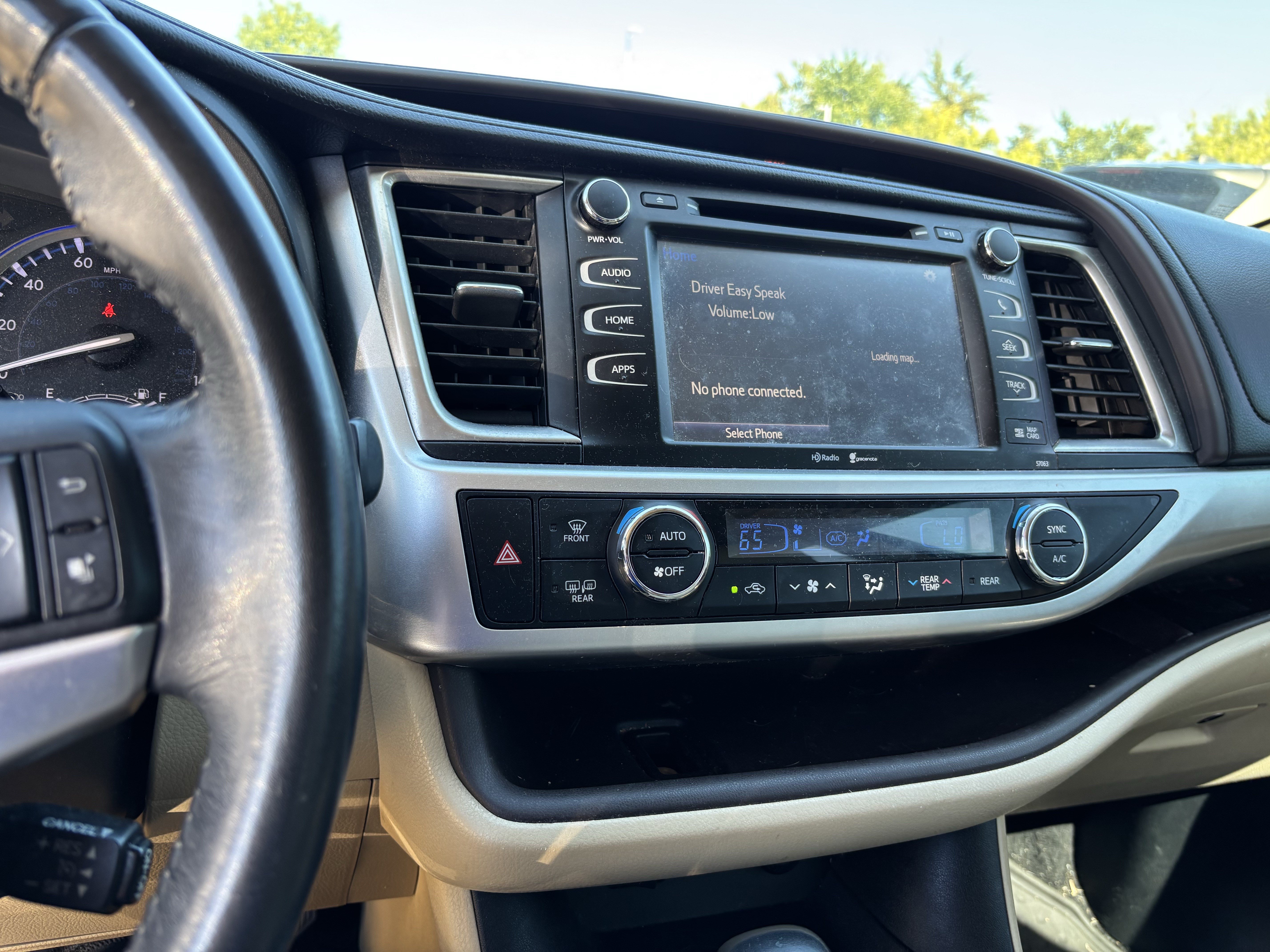 Used 2015 Toyota Highlander XLE FWD image 18