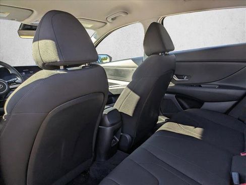 Used 2024 Hyundai Elantra SEL image 11
