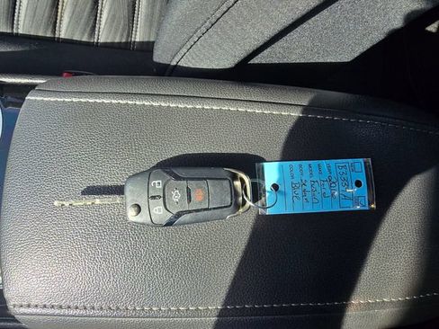 Used 2016 Ford Fusion SE FWD image 23