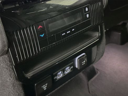 Used 2024 Jeep Wagoneer L Series II w/ Flexible Seating Group AWD/4WD image 33