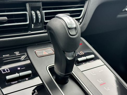 Certified 2025 Porsche Macan image 25