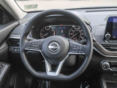 New 2026 Nissan Altima 2.5 SV FWD image 17