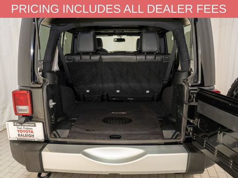 Used 2015 Jeep Wrangler Unlimited Sahara w/ Connectivity Group AWD/4WD image 5