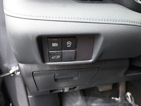 Used 2023 Toyota Highlander LE FWD image 17