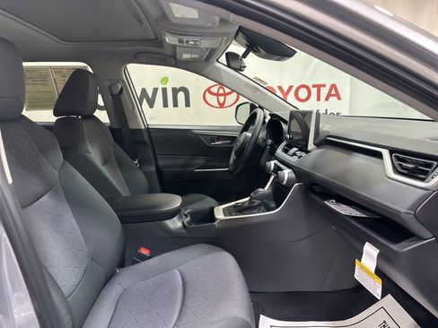 Used 2025 Toyota RAV4 XLE w/ Convenience Package image 9