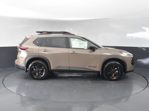 Used 2025 Nissan Rogue SV AWD/4WD image 4