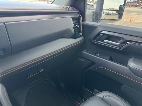 Used 2025 GMC Sierra 3500 AT4 w/ AT4 Premium Plus Package AWD/4WD image 24