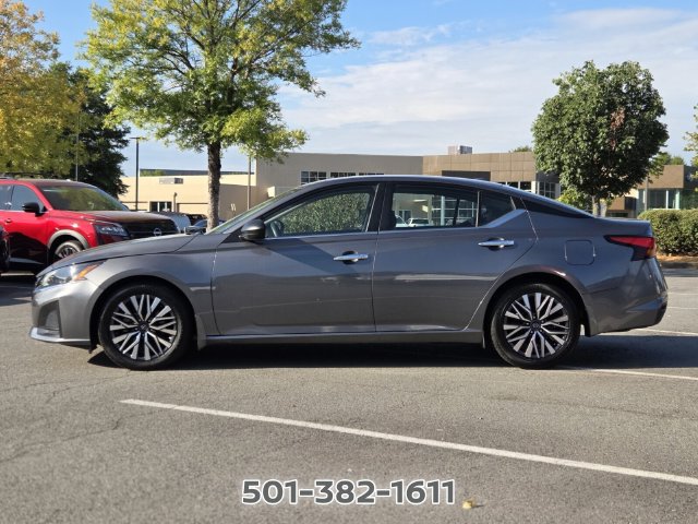 Used 2024 Nissan Altima 2.5 SV FWD image 2