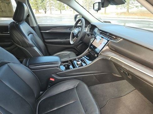 Used 2023 Jeep Grand Cherokee L Limited w/ Black Appearance Package image 11