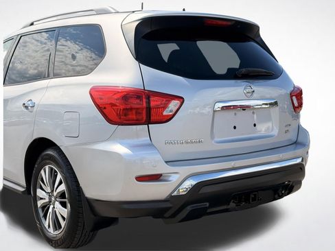 Used 2017 Nissan Pathfinder SL w/ SL Premium Package AWD/4WD image 3