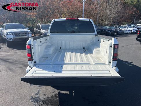 Used 2024 Nissan Frontier SV image 33