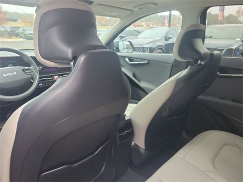 New 2025 Kia Niro EX Touring image 12