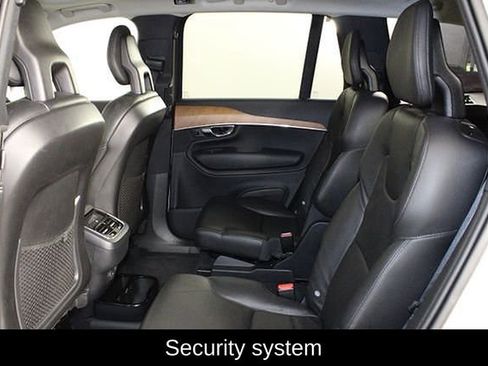Used 2021 Volvo XC90 T6 Momentum w/ Protection Package Premier image 14