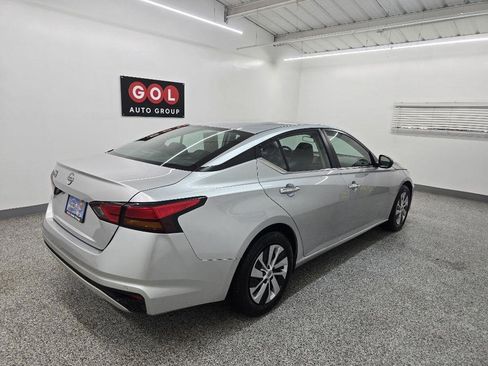 Used 2024 Nissan Altima 2.5 S FWD image 7