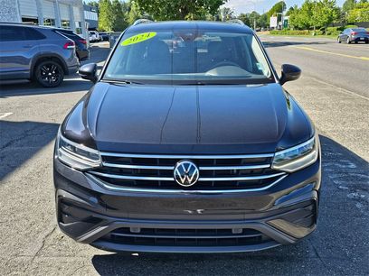 Used 2024 Volkswagen Tiguan SE w/ Panoramic Sunroof Package