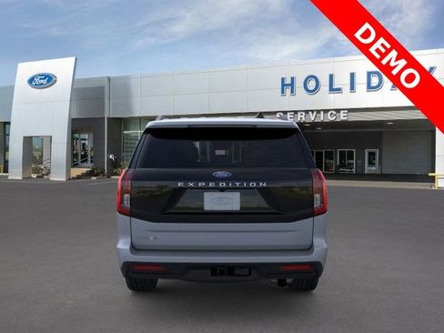 New 2025 Ford Expedition Active image 5