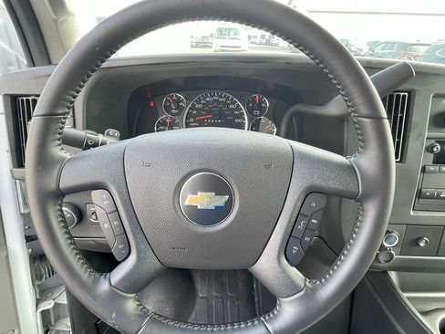 Used 2022 Chevrolet Express 3500 CUTWAY w/ Power Convenience Package image 26