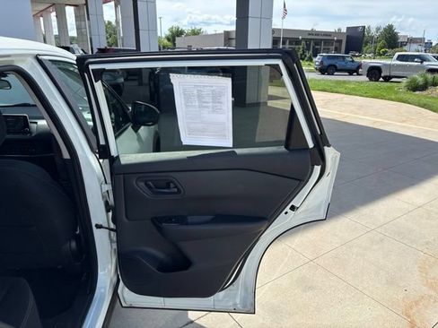Used 2024 Nissan Rogue S FWD image 29