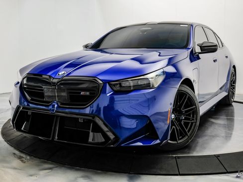 Used 2025 BMW M5 w/ Carbon Package AWD/4WD image 5