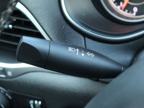 Used 2019 Jeep Cherokee Latitude w/ Cold Weather Group image 27