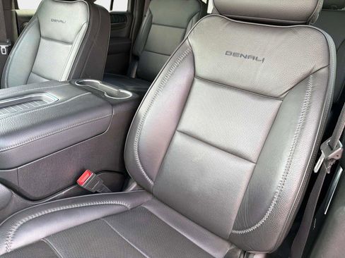 Used 2023 GMC Yukon XL Denali AWD/4WD image 36