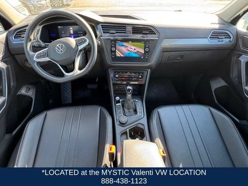 Certified 2022 Volkswagen Tiguan SE w/ Panoramic Sunroof Package AWD/4WD image 16