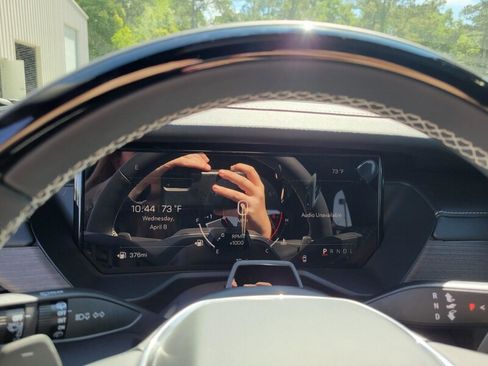 New 2026 GMC Acadia Denali w/ Super Cruise Package image 17