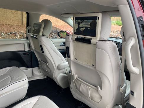Used 2018 Chrysler Pacifica Limited FWD image 52
