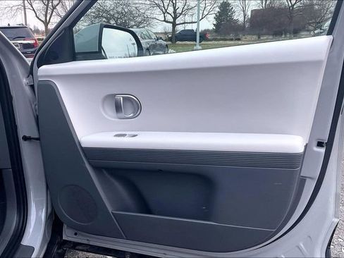 Certified 2024 Hyundai Ioniq 5 SE image 25