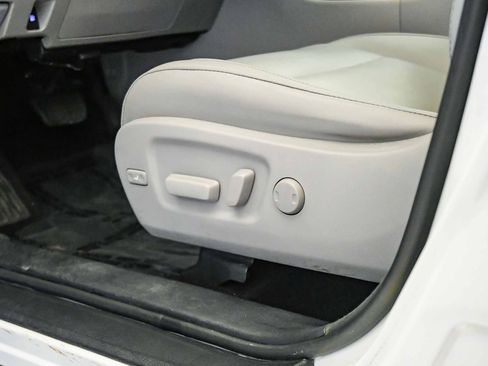 Used 2017 Toyota Highlander XLE w/ Preferred Accessory Package AWD/4WD image 28