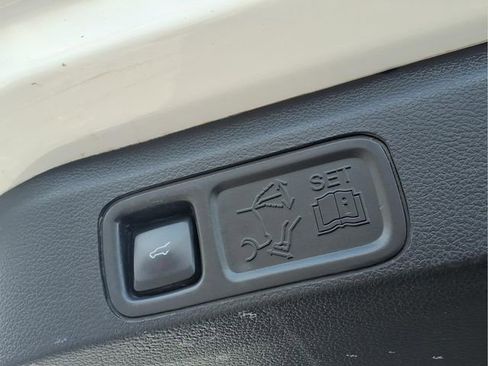 Used 2023 Ford Expedition Limited AWD/4WD image 32